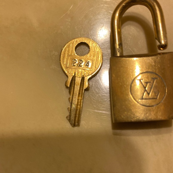 AUTHENTIC LOUIS VUITTON LOCK AND KEY #224 - Picture 4 of 6